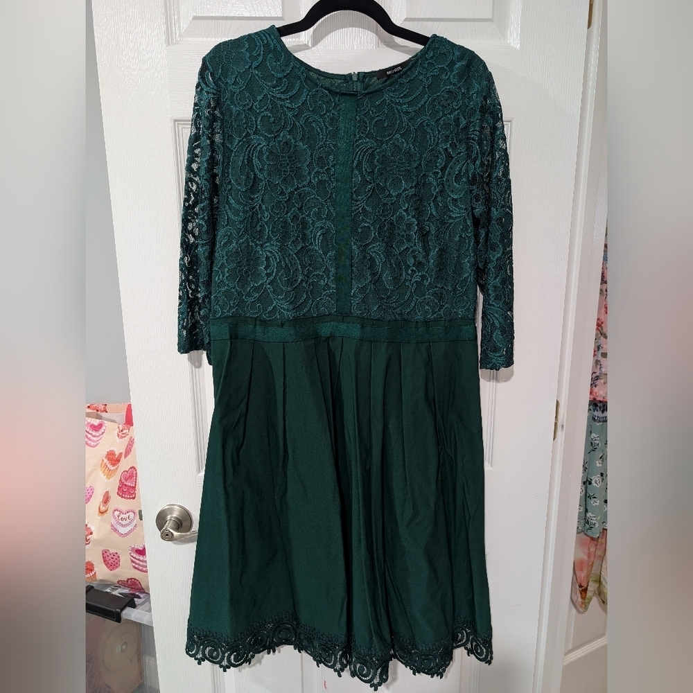 NWOT Miusol Emerald Green Lace Trim Dress in Size 2XL